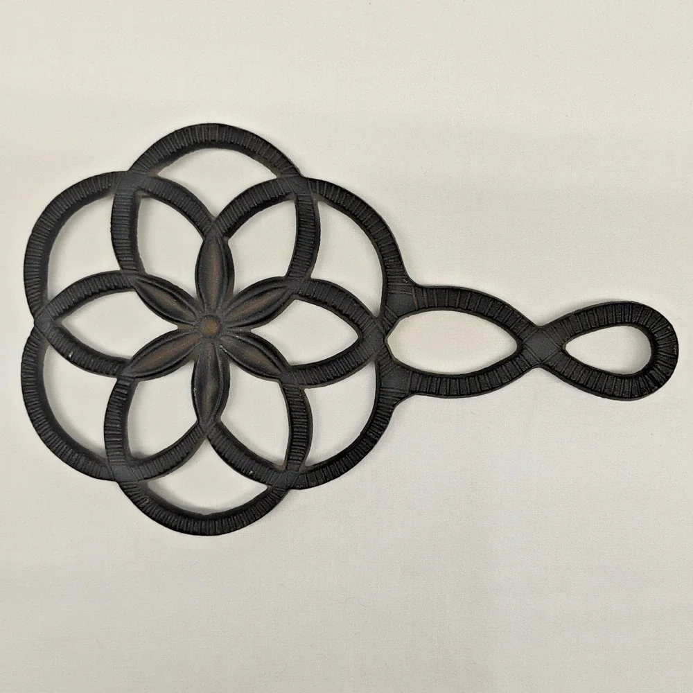 EMIC (EMIG) T57‎ Vintage Cast Iron Hex Circles Trivet Pot & Pan Holder